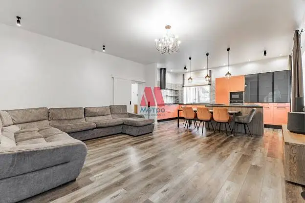 Дом, 180 м², 10 сот., 2 этажа
