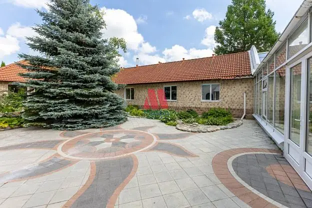 Дом, 840 м², 33 сот., 4 этажа