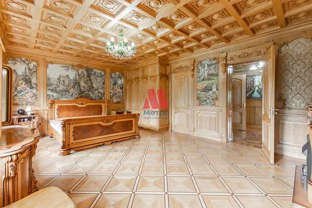 Дом, 840 м², 33 сот., 4 этажа