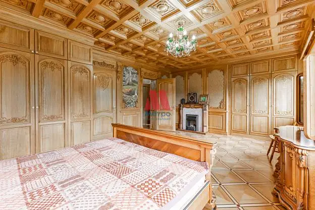 Дом, 840 м², 33 сот., 4 этажа