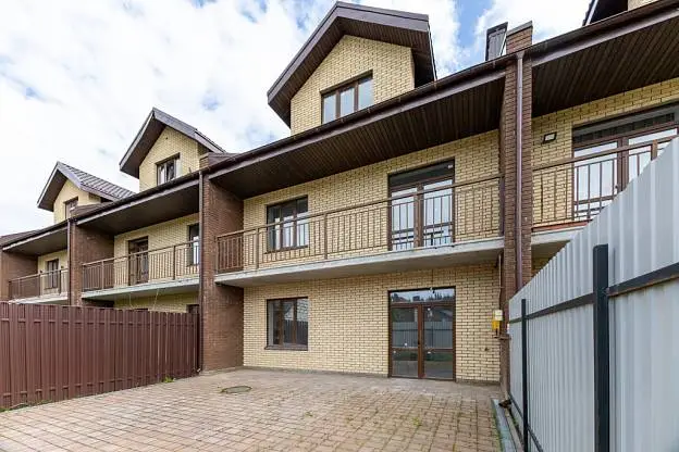 Таунхаус, 230 м², 3 сот., 3 этажа