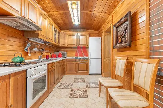 Дом, 840 м², 33 сот., 4 этажа