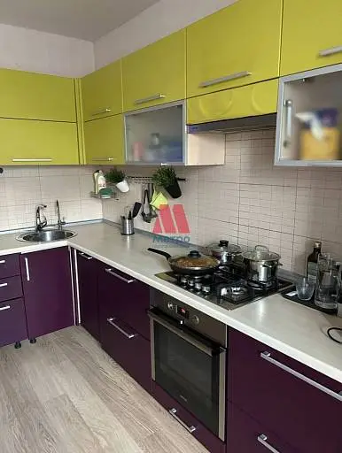 2-комн. квартира, 77 м², 1/9 этаж