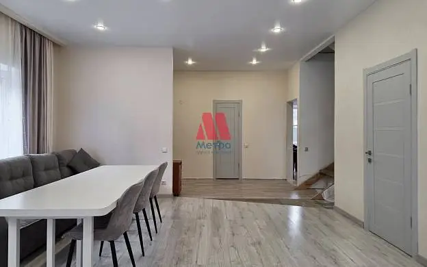 Дом, 150 м², 4 сот., 2 этажа