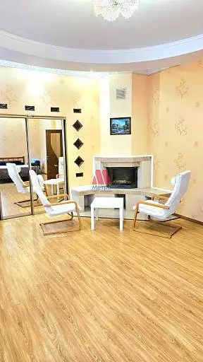 Коттедж, 280 м², 10 сот., 3 этажа