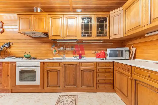 Дом, 840 м², 33 сот., 4 этажа
