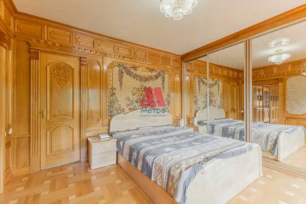 Дом, 840 м², 33 сот., 4 этажа