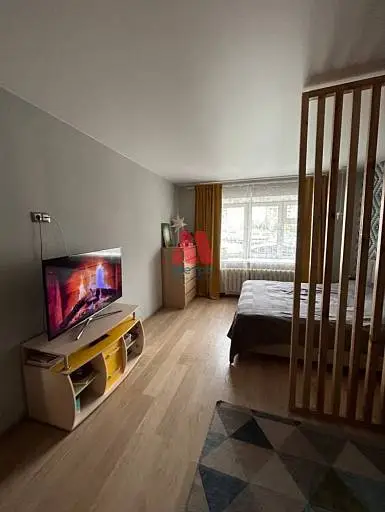 2-комн. квартира, 77 м², 1/9 этаж