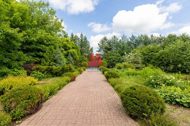 Дом, 840 м², 33 сот., 4 этажа
