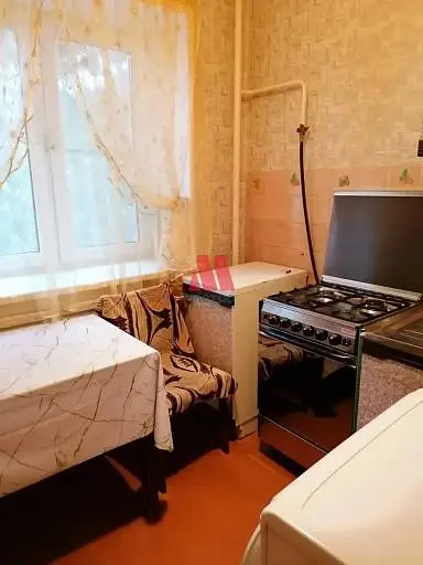 2-комн. квартира, 42 м², 3/5 этаж