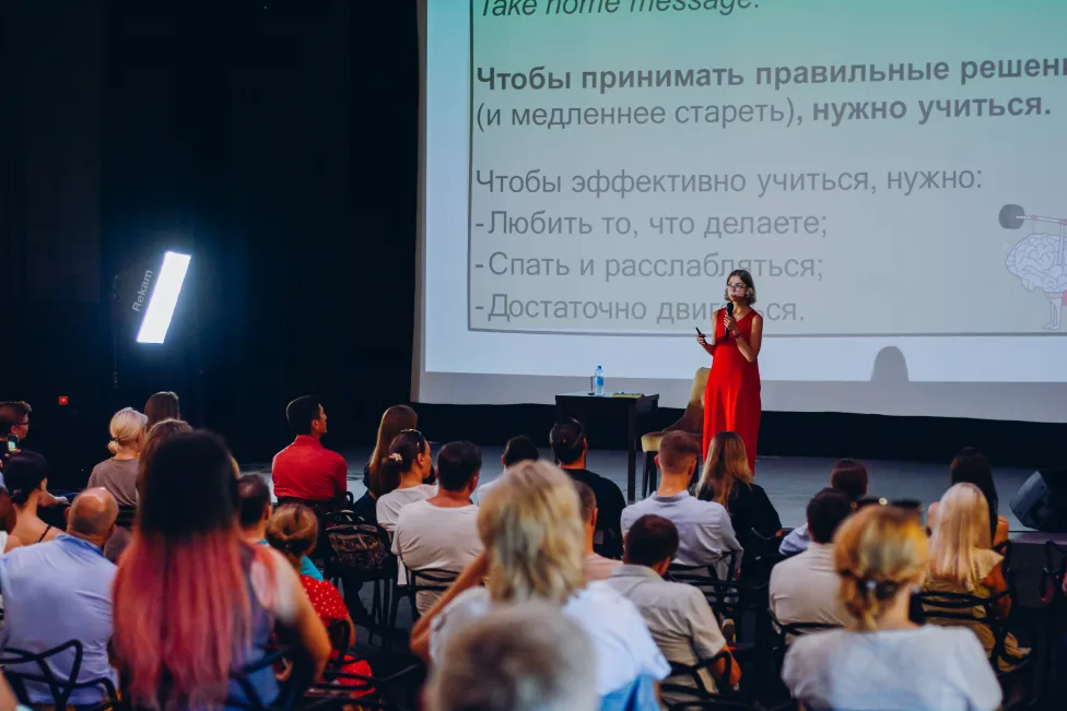 Ася Казанцева в Метро 