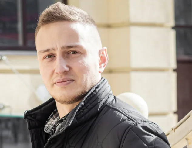 Сегодня знакомим вас с агентом по недвижимости — Даниилом Шарниным